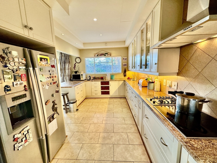 5 Bedroom Property for Sale in Van Der Hoff Park North West